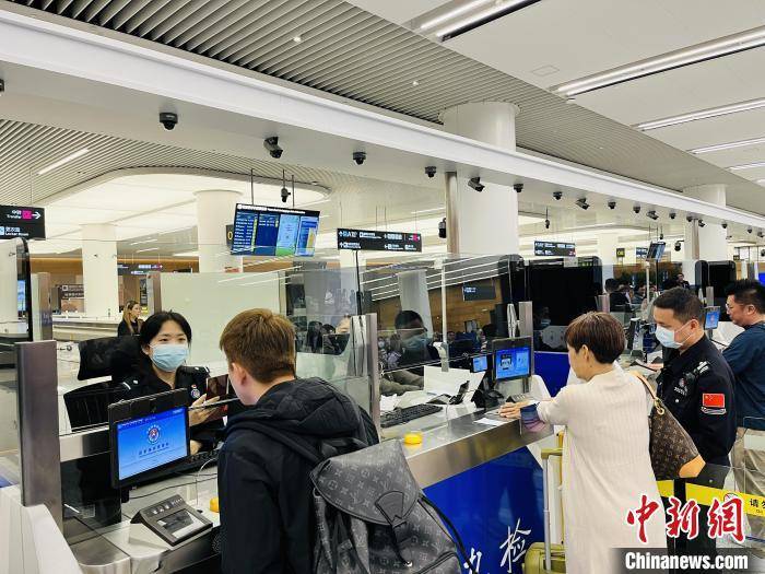 成都天府國際機場出入境服務持續升級，年吞吐量突破367萬人次